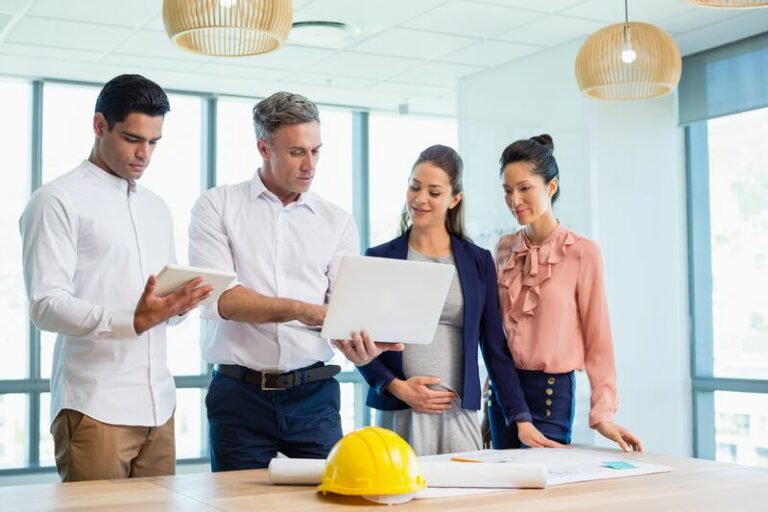 Ein Team bei einer Projektplanung.